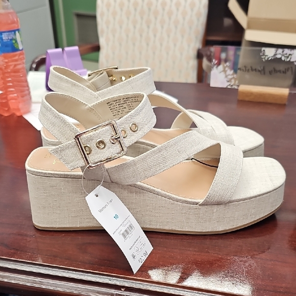 Time and Tru Neutral Linen-Textured Platform Wedges - Light Beige - Picture 2 of 4